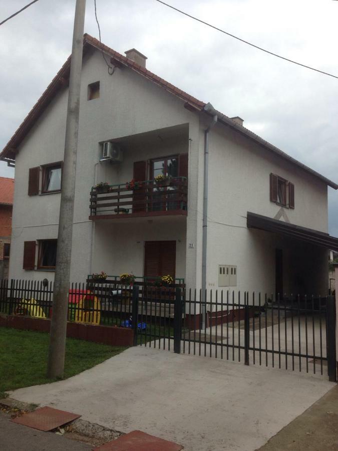 Apartmani Marin Vukovar Exteriör bild