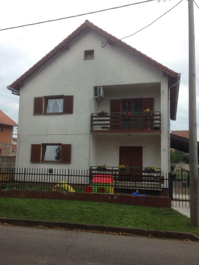 Apartmani Marin Vukovar Exteriör bild