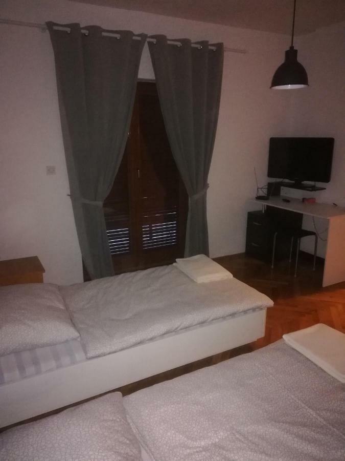 Apartmani Marin Vukovar Exteriör bild