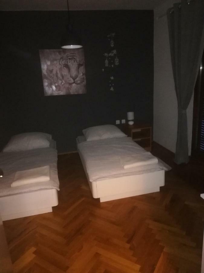 Apartmani Marin Vukovar Exteriör bild