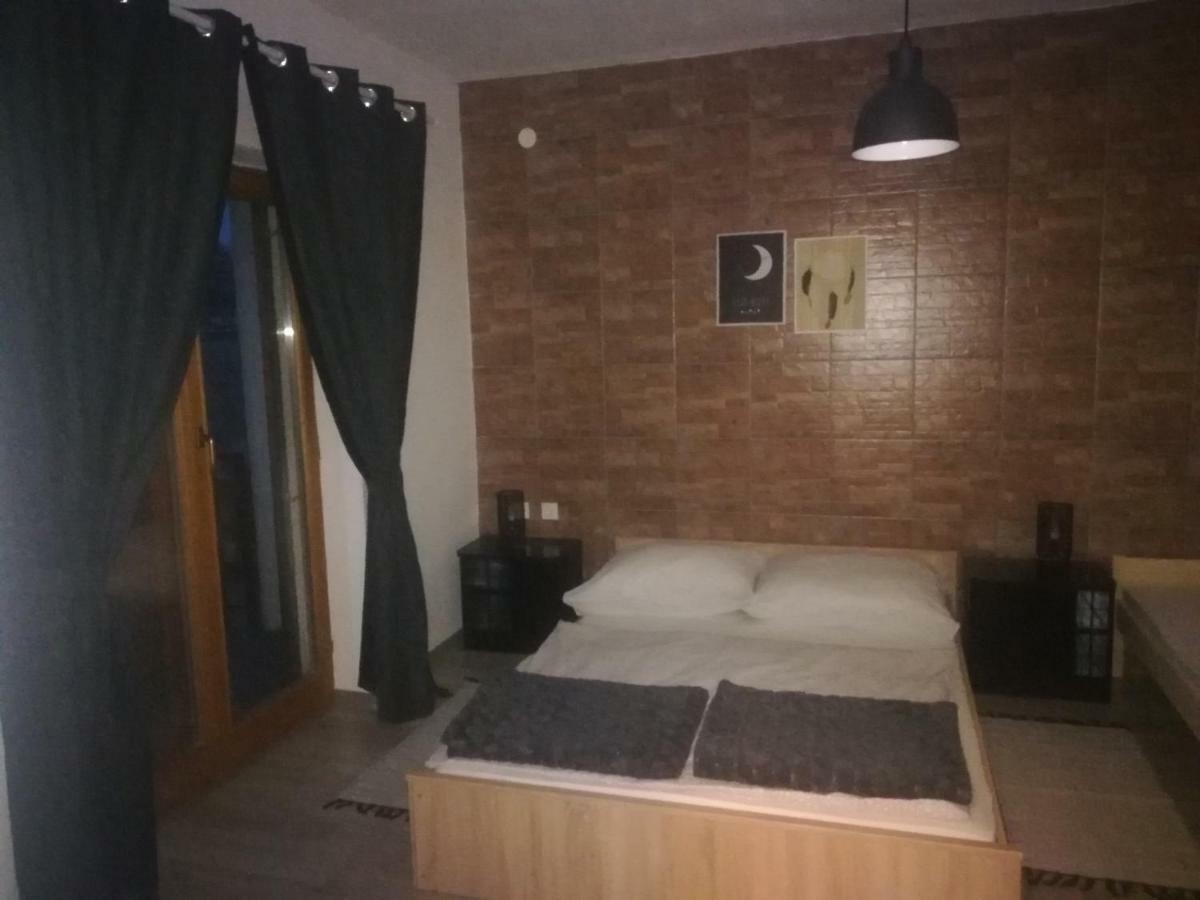 Apartmani Marin Vukovar Exteriör bild