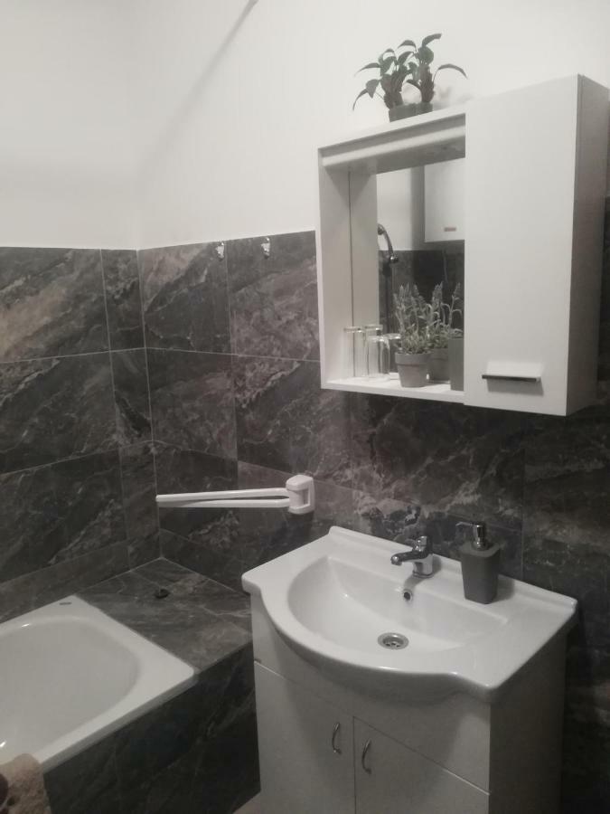 Apartmani Marin Vukovar Exteriör bild